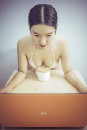 桃谷绘里香av无删减在线播放_720日本电影免费